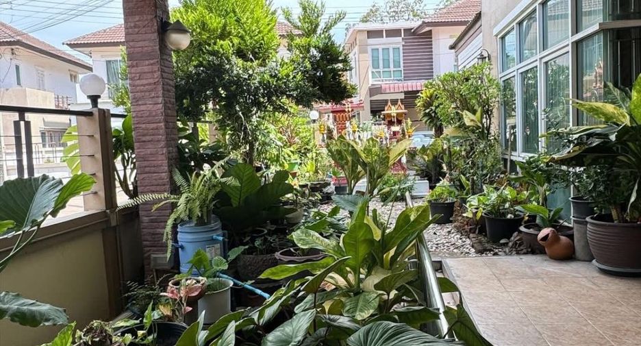 For sale 4 bedrooms house in Si Racha, Chonburi