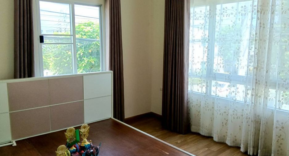 For sale 3 bedrooms townhouse in Sai Mai, Bangkok