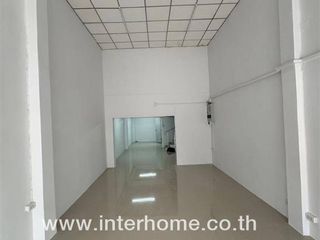 For sale 3 bedrooms retail Space in Lat Phrao, Bangkok