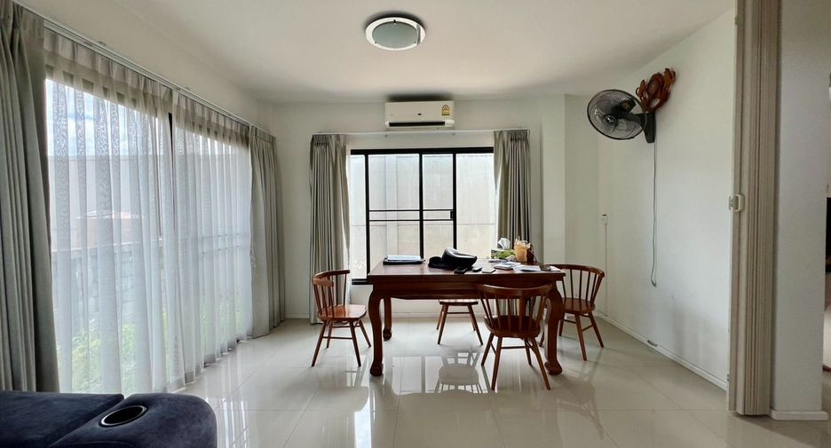 For sale 4 bedrooms house in Lat Krabang, Bangkok