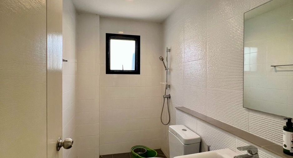 For sale 4 bedrooms house in Lat Krabang, Bangkok