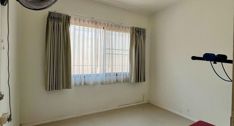 For sale 4 bedrooms house in Lat Krabang, Bangkok