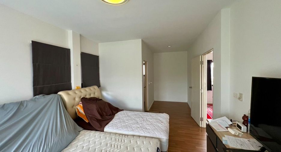 For sale 4 bedrooms house in Lat Krabang, Bangkok