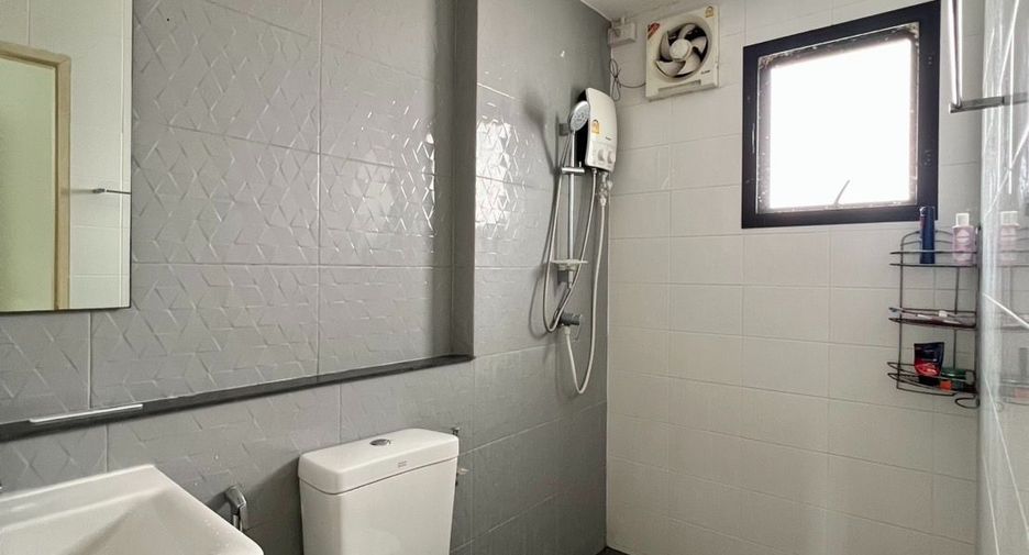 For sale 4 bedrooms house in Lat Krabang, Bangkok