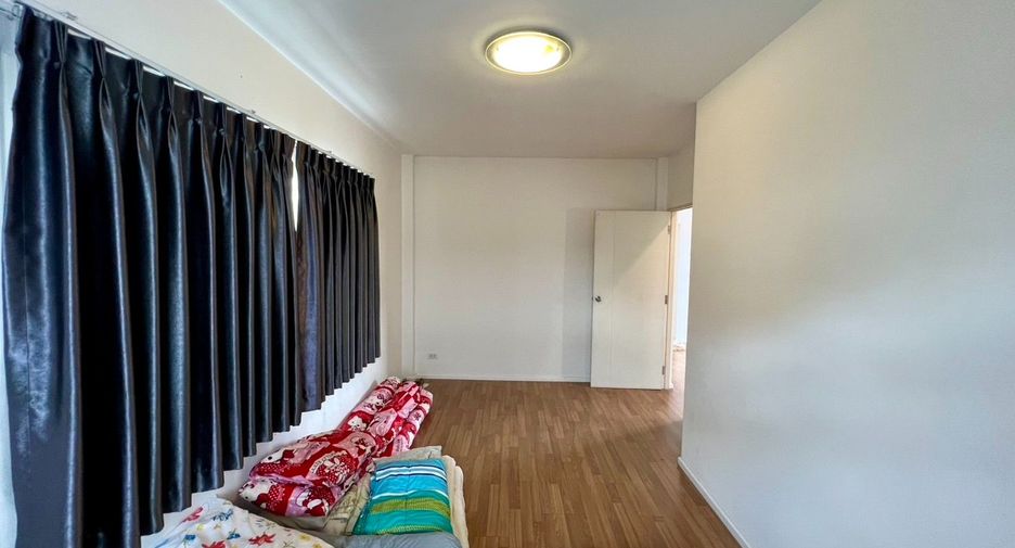 For sale 4 bedrooms house in Lat Krabang, Bangkok