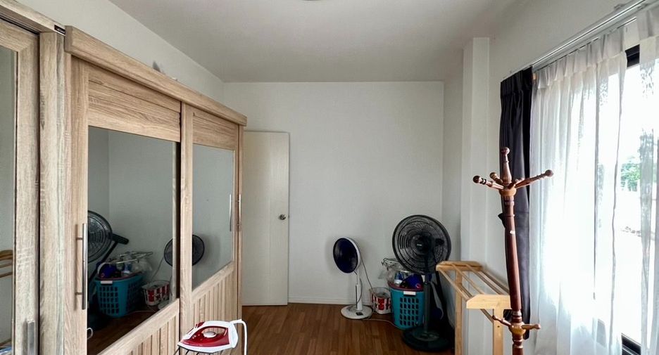 For sale 4 bedrooms house in Lat Krabang, Bangkok
