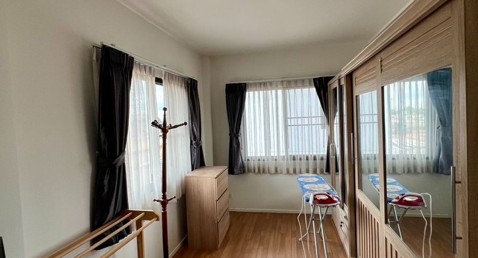 For sale 4 bedrooms house in Lat Krabang, Bangkok