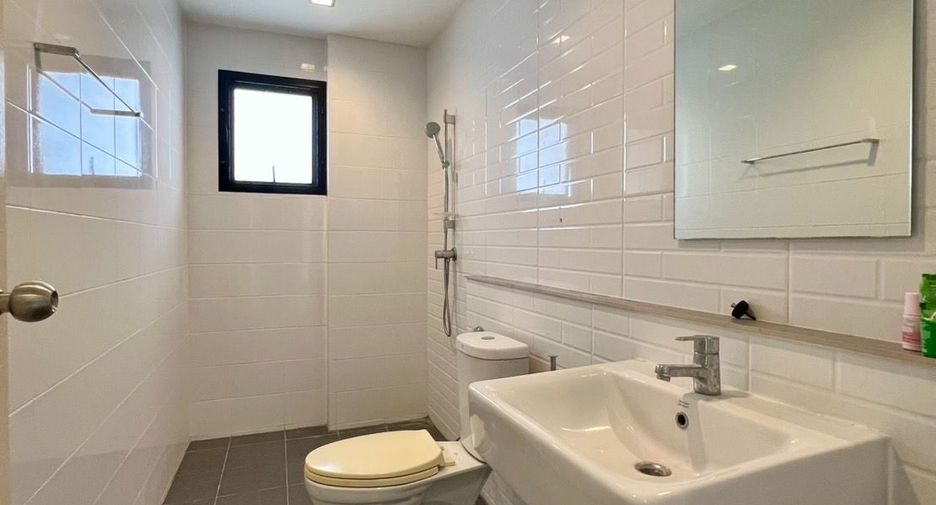For sale 4 bedrooms house in Lat Krabang, Bangkok