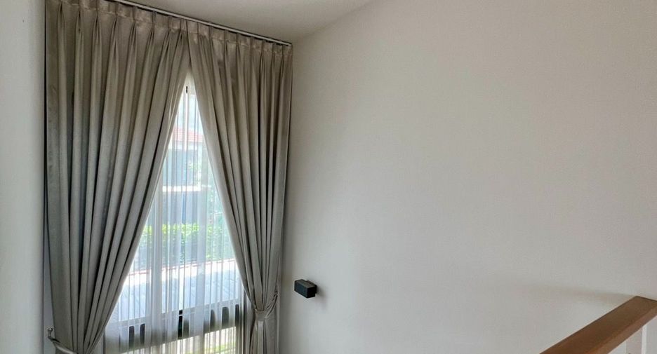 For sale 4 bedrooms house in Lat Krabang, Bangkok