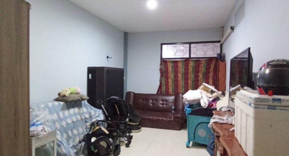 Casa adosada en venta de 3 habitaciones en Bang Pa-in, Phra Nakhon Si Ayutthaya