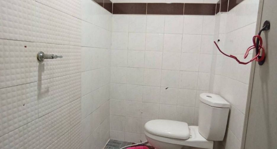 Casa adosada en venta de 3 habitaciones en Bang Pa-in, Phra Nakhon Si Ayutthaya