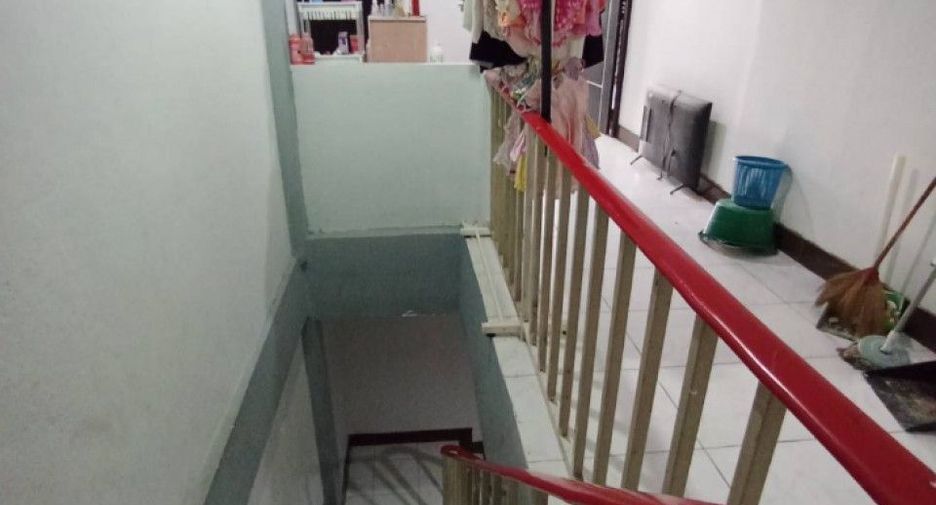 Casa adosada en venta de 3 habitaciones en Bang Pa-in, Phra Nakhon Si Ayutthaya