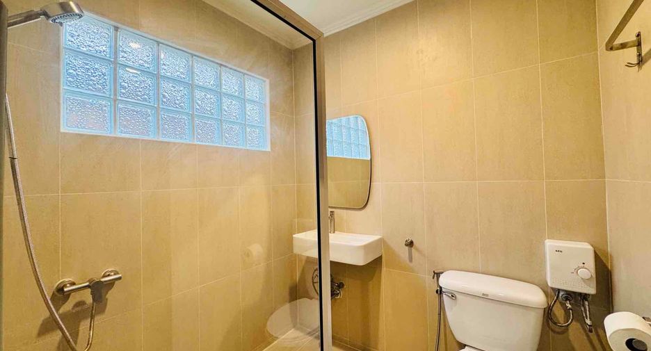 For rent 3 bedrooms villa in Bang Lamung, Chonburi