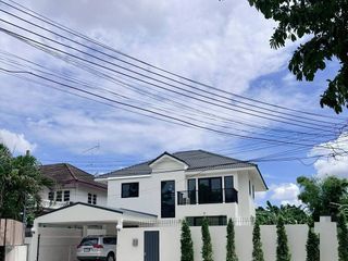 Casa en alquiler y en venta de 4 habitaciones en Watthana, Bangkok