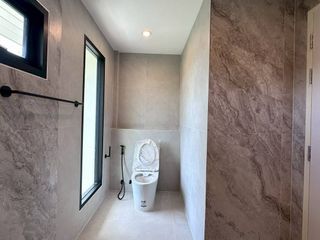 Casa en alquiler y en venta de 4 habitaciones en Watthana, Bangkok