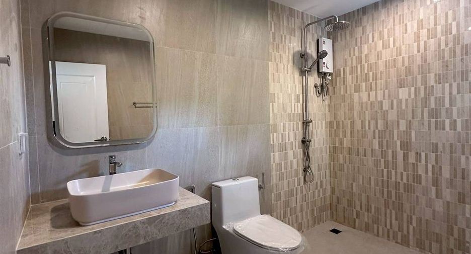 Casa en alquiler y en venta de 4 habitaciones en Watthana, Bangkok