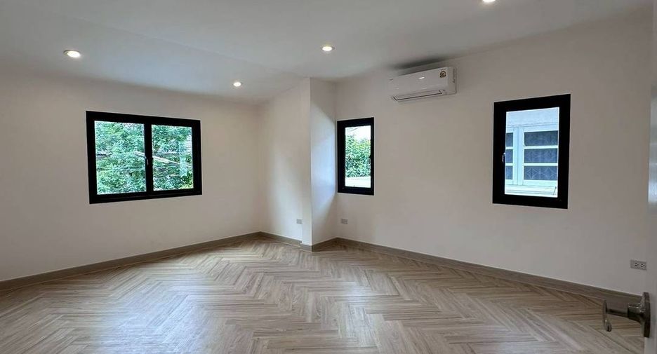 Casa en alquiler y en venta de 4 habitaciones en Watthana, Bangkok