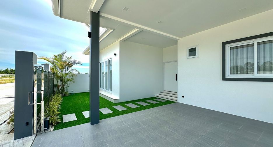For sale 3 bedrooms villa in Bang Lamung, Chonburi