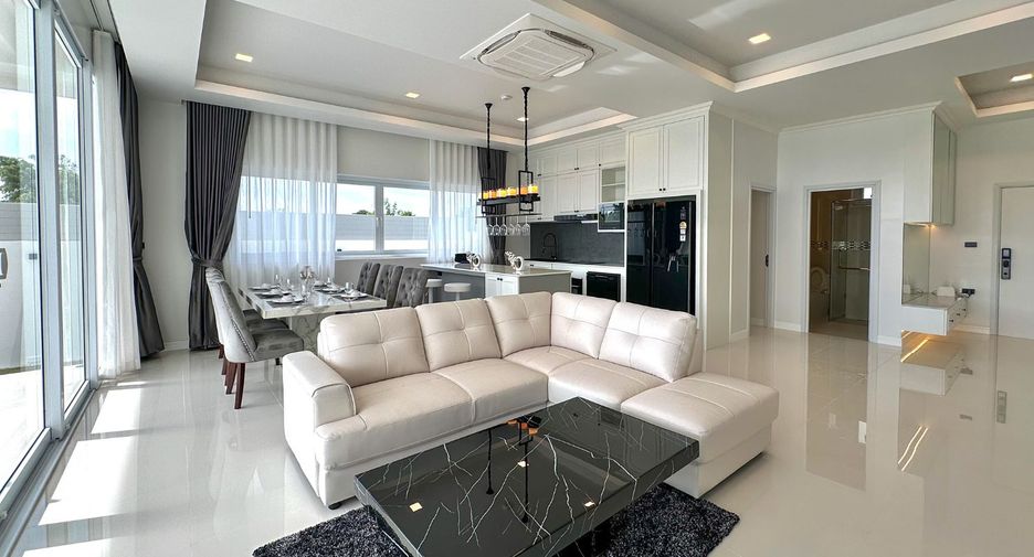 For sale 3 bedrooms villa in Bang Lamung, Chonburi