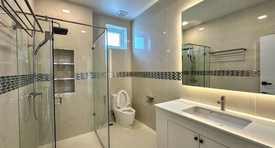 For sale 3 bedrooms villa in Bang Lamung, Chonburi
