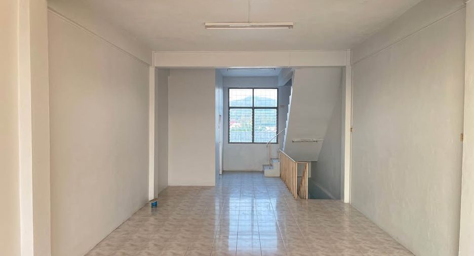 For sale 4 bedrooms retail Space in Thalang, Phuket