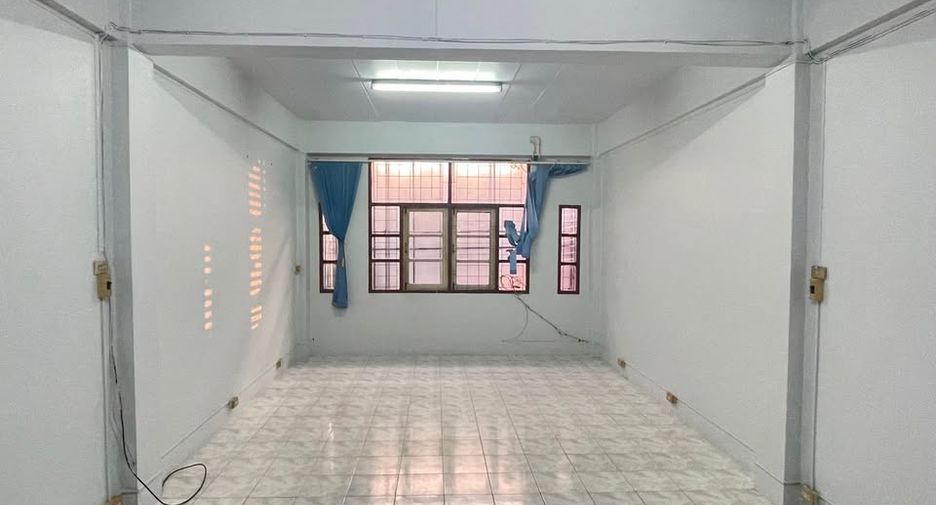 For sale 4 bedrooms retail Space in Thalang, Phuket