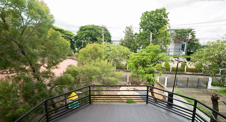 For sale 4 bedrooms house in Mueang Pathum Thani, Pathum Thani