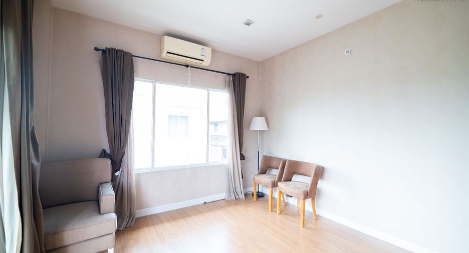For sale 4 bedrooms house in Mueang Pathum Thani, Pathum Thani