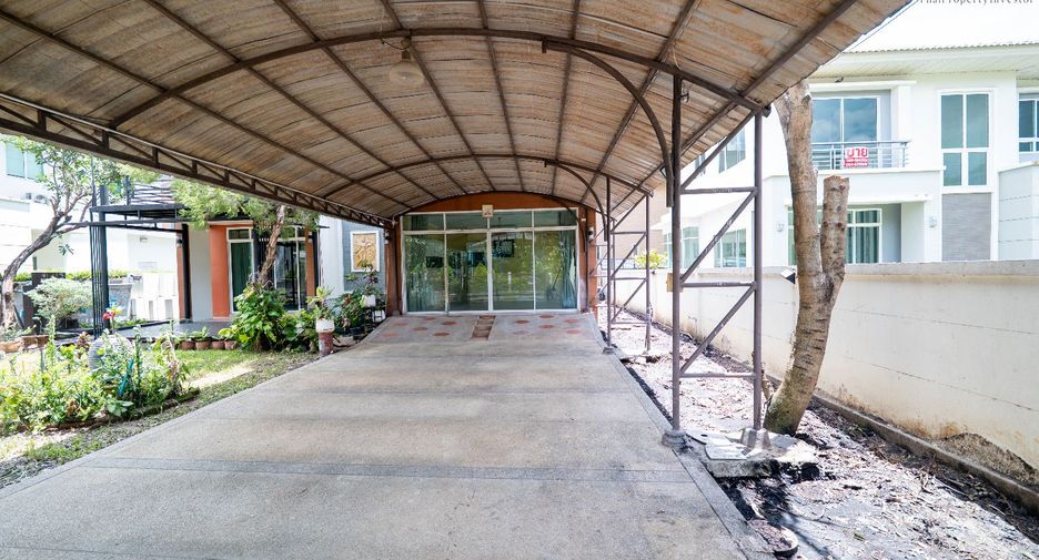 For sale 4 bedrooms house in Mueang Pathum Thani, Pathum Thani