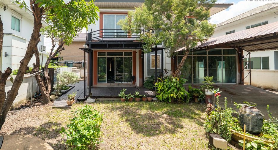 For sale 4 bedrooms house in Mueang Pathum Thani, Pathum Thani