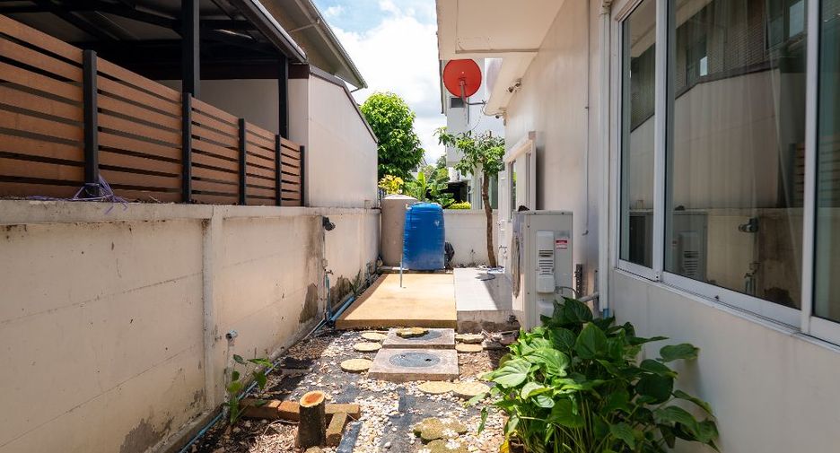 For sale 4 bedrooms house in Mueang Pathum Thani, Pathum Thani