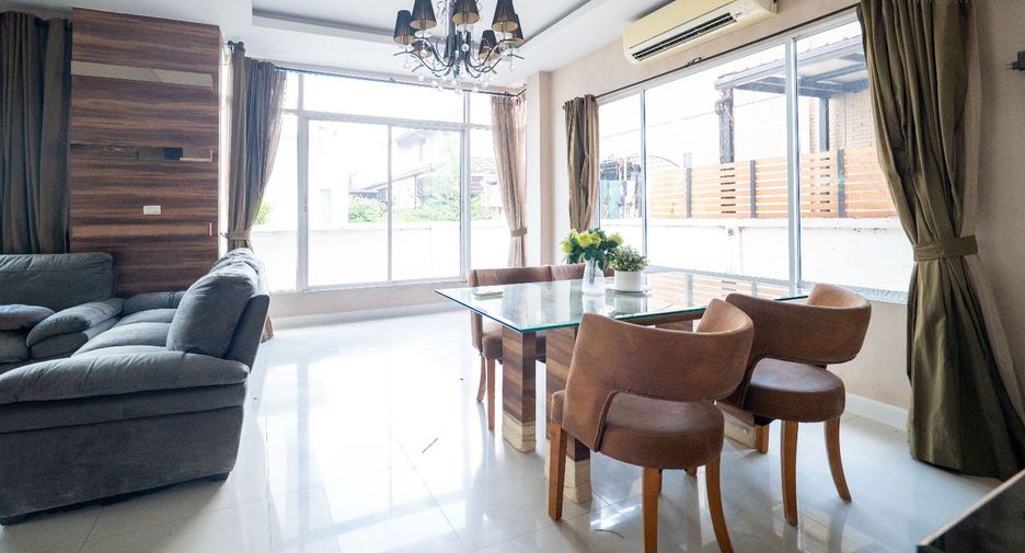 For sale 4 bedrooms house in Mueang Pathum Thani, Pathum Thani