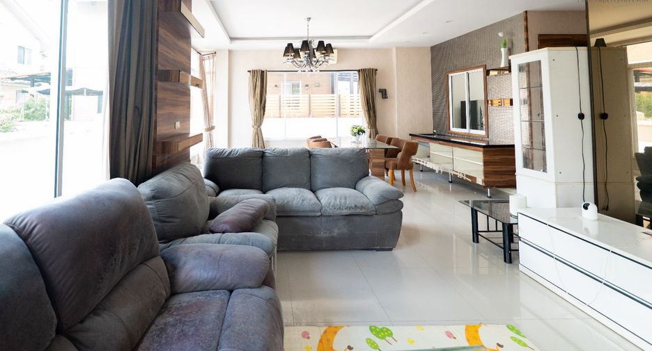 For sale 4 bedrooms house in Mueang Pathum Thani, Pathum Thani