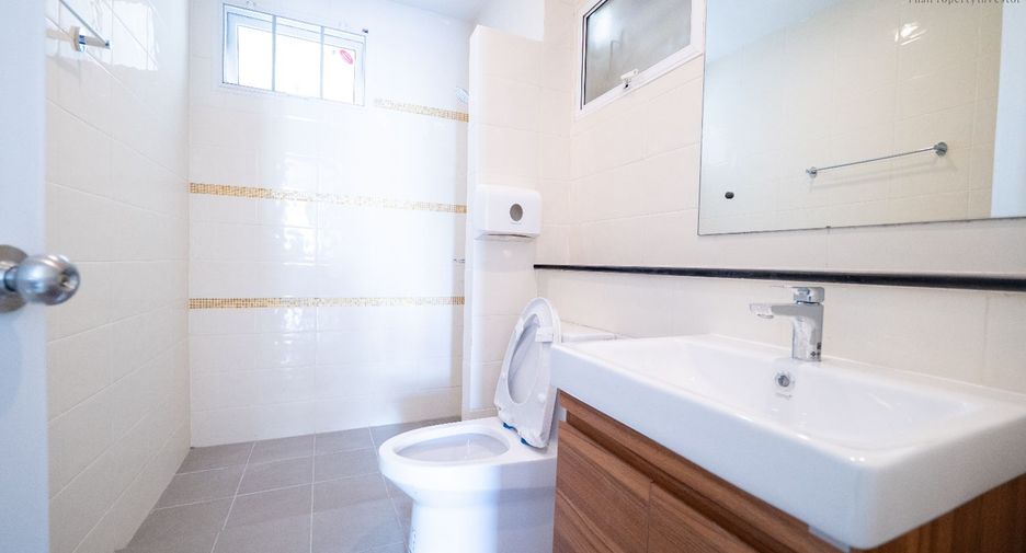 For sale 4 bedrooms house in Mueang Pathum Thani, Pathum Thani