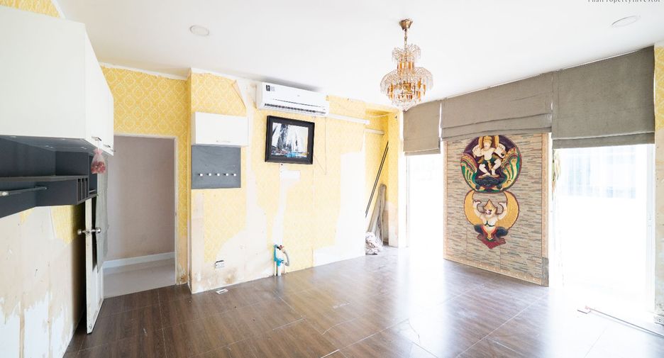 For sale 4 bedrooms house in Mueang Pathum Thani, Pathum Thani