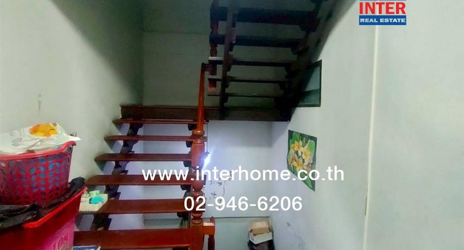 出售 4 卧室 联排别墅 在 Khlong Luang, Pathum Thani