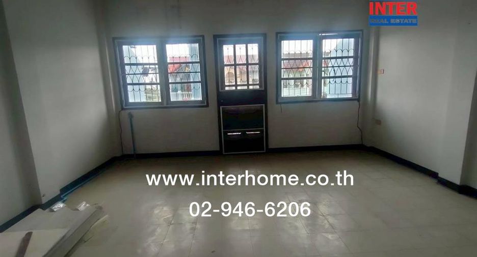 出售 4 卧室 联排别墅 在 Khlong Luang, Pathum Thani