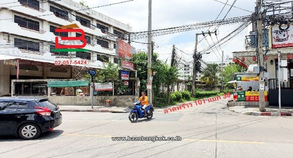 For rent そして for sale land in Bang Kapi, Bangkok