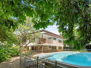 For sale 5 ベッドルーム house in Khlong Toei, Bangkok