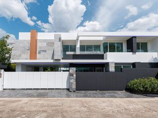 For sale 8 bedrooms villa in Hang Dong, Chiang Mai