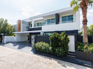 For sale 8 bedrooms villa in Hang Dong, Chiang Mai