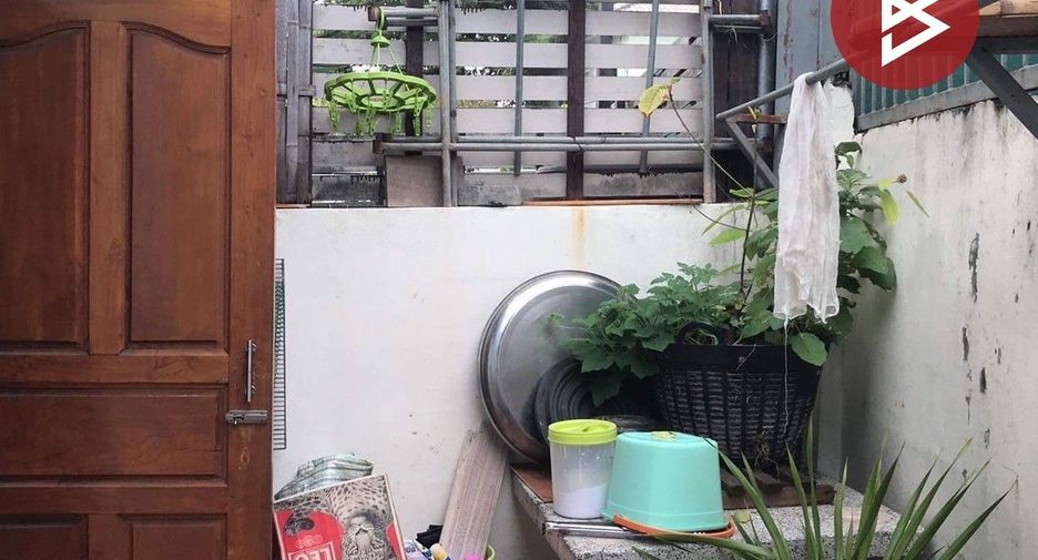 À vendre 3 chambres maison de ville à Bang Khen, Bangkok