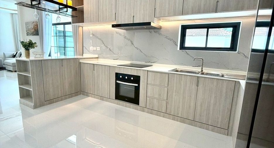 For sale 4 bedrooms villa in Bang Lamung, Chonburi