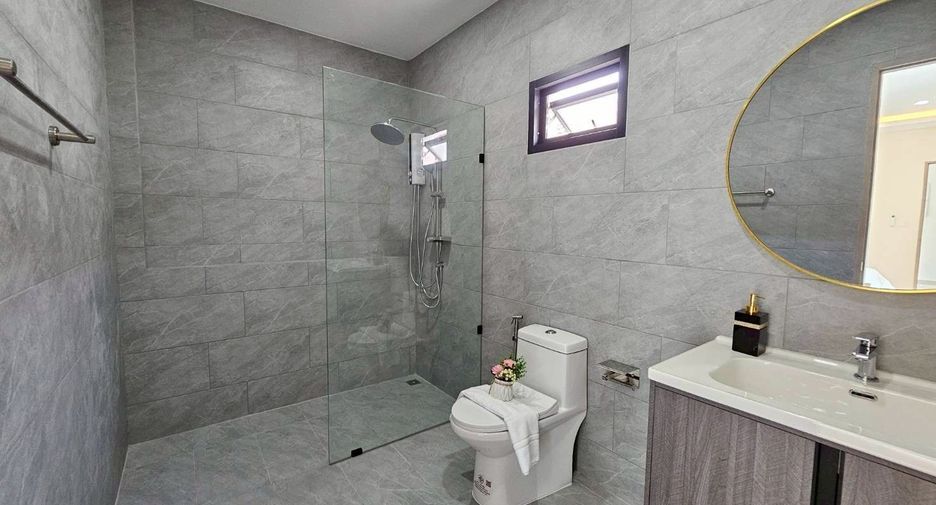 For sale 4 bedrooms villa in Bang Lamung, Chonburi
