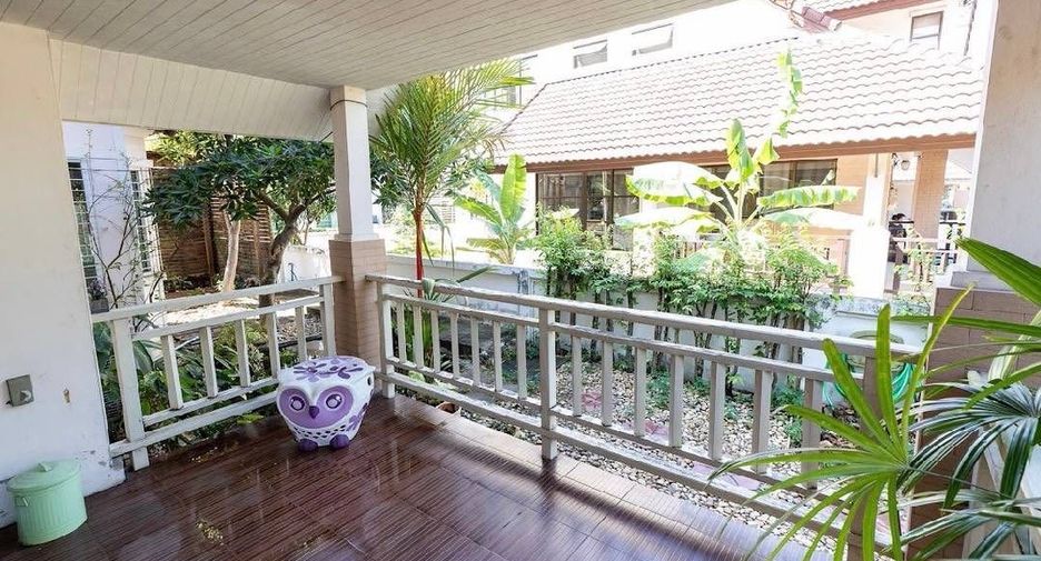 Casa en venta de 4 habitaciones en Si Racha, Chonburi