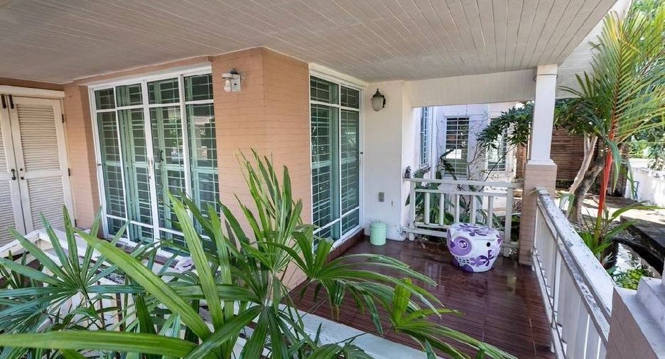 Casa en venta de 4 habitaciones en Si Racha, Chonburi