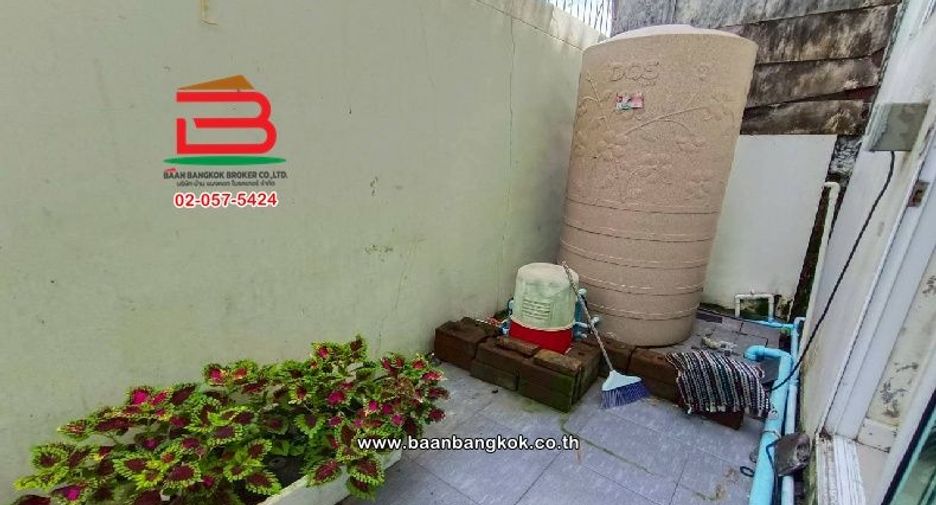出租 和 出售 3 卧室 联排别墅 在 Lat Krabang, 曼谷