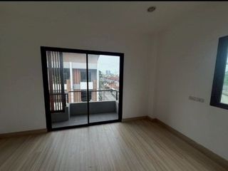 For sale 4 bedrooms townhouse in Bueng Kum, Bangkok