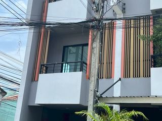 For sale 4 bedrooms townhouse in Bueng Kum, Bangkok
