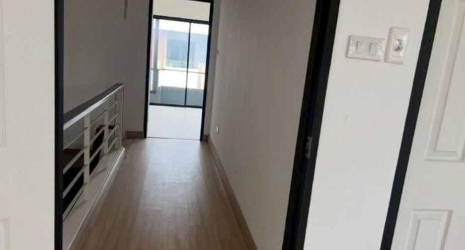 For sale 4 bedrooms townhouse in Bueng Kum, Bangkok